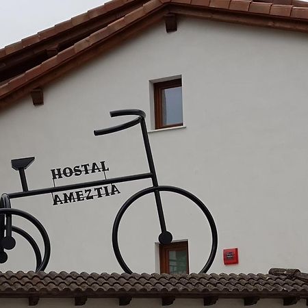Hostal Ameztia ドネステベ/サンテステバン エクステリア 写真