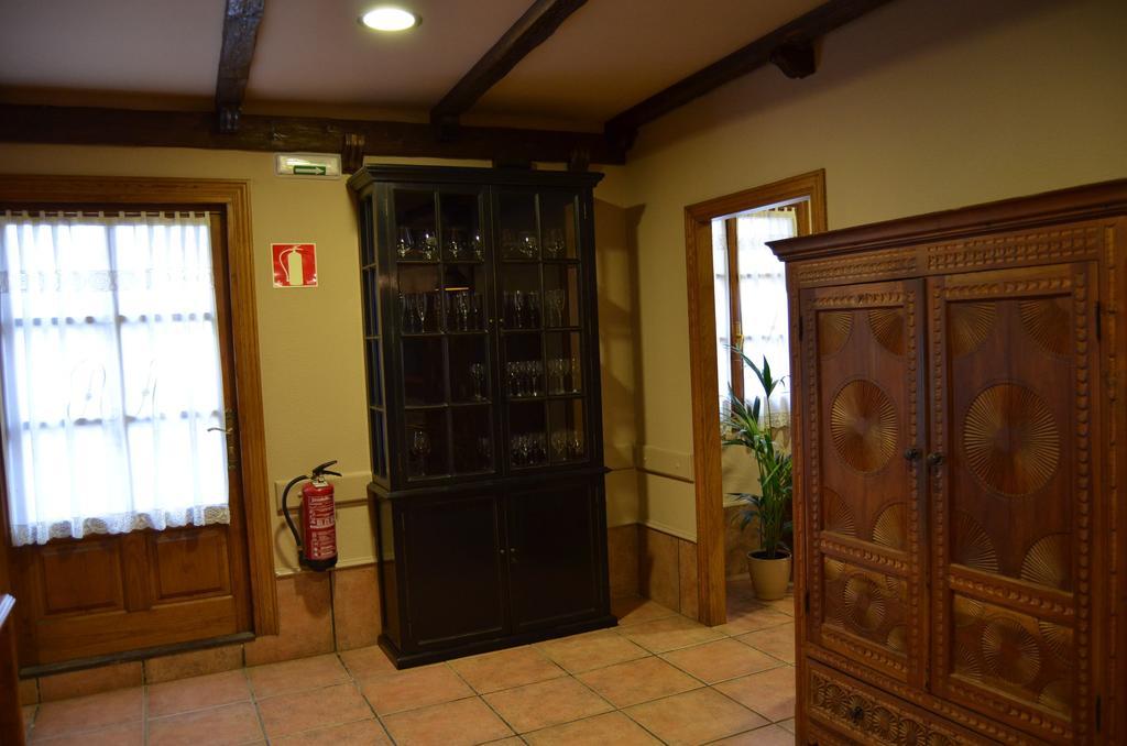 Hostal Ameztia ドネステベ/サンテステバン エクステリア 写真