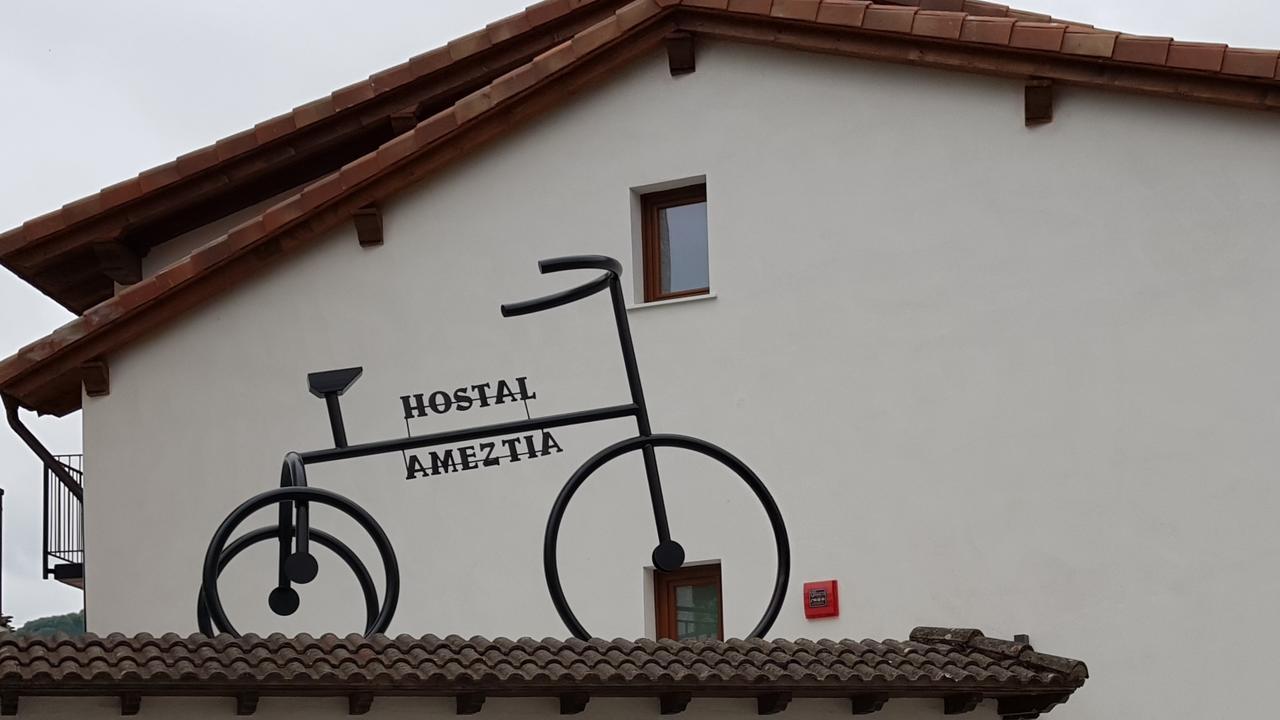 Hostal Ameztia ドネステベ/サンテステバン エクステリア 写真